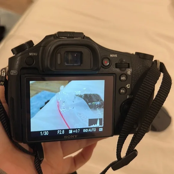 Sony RX10 - Picture 3 of 6